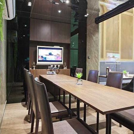 V Residence Serviced Apartment バンコク都 エクステリア 写真