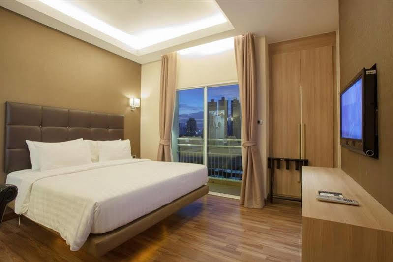 V Residence Serviced Apartment バンコク都 エクステリア 写真