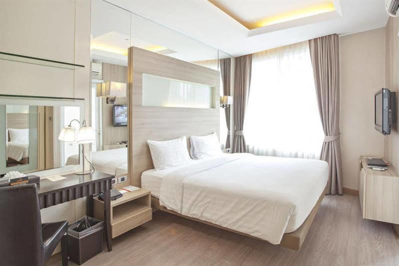 V Residence Serviced Apartment バンコク都 エクステリア 写真