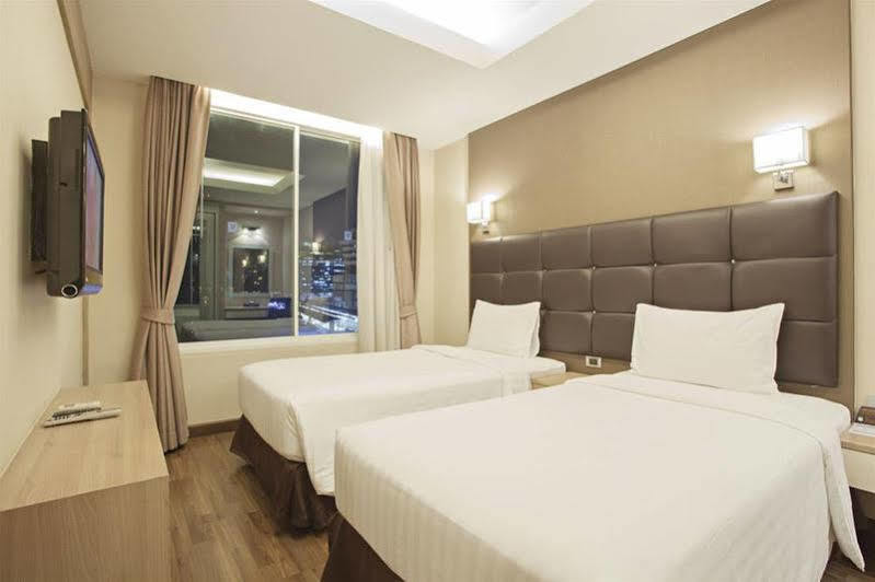 V Residence Serviced Apartment バンコク都 エクステリア 写真