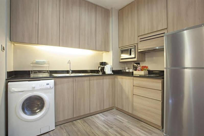 V Residence Serviced Apartment バンコク都 エクステリア 写真