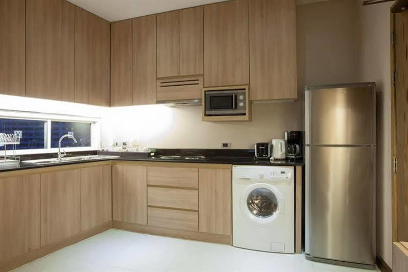 V Residence Serviced Apartment バンコク都 エクステリア 写真