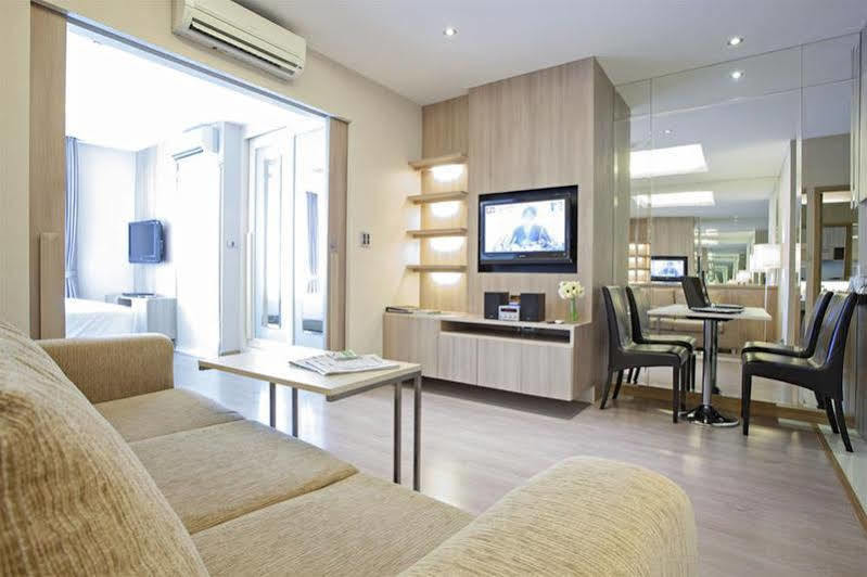 V Residence Serviced Apartment バンコク都 エクステリア 写真