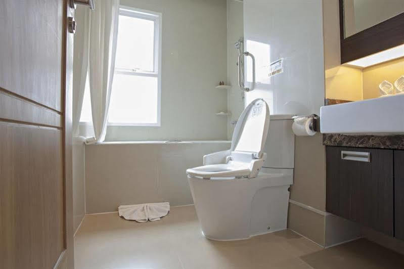V Residence Serviced Apartment バンコク都 エクステリア 写真