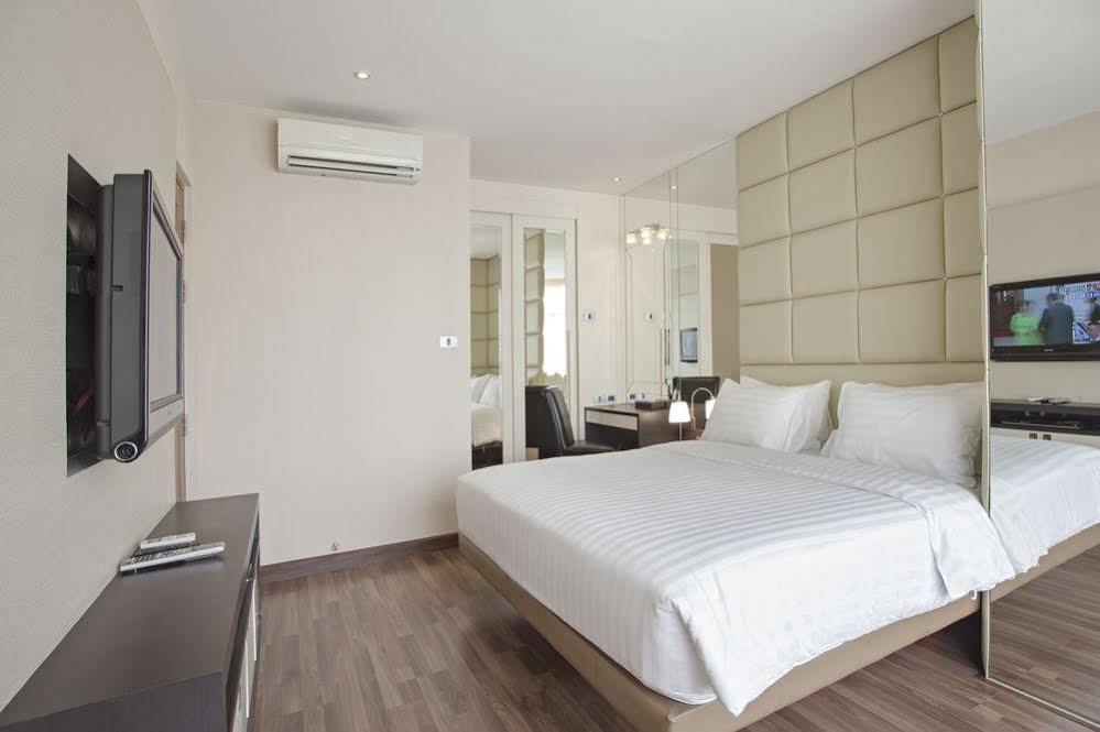 V Residence Serviced Apartment バンコク都 エクステリア 写真