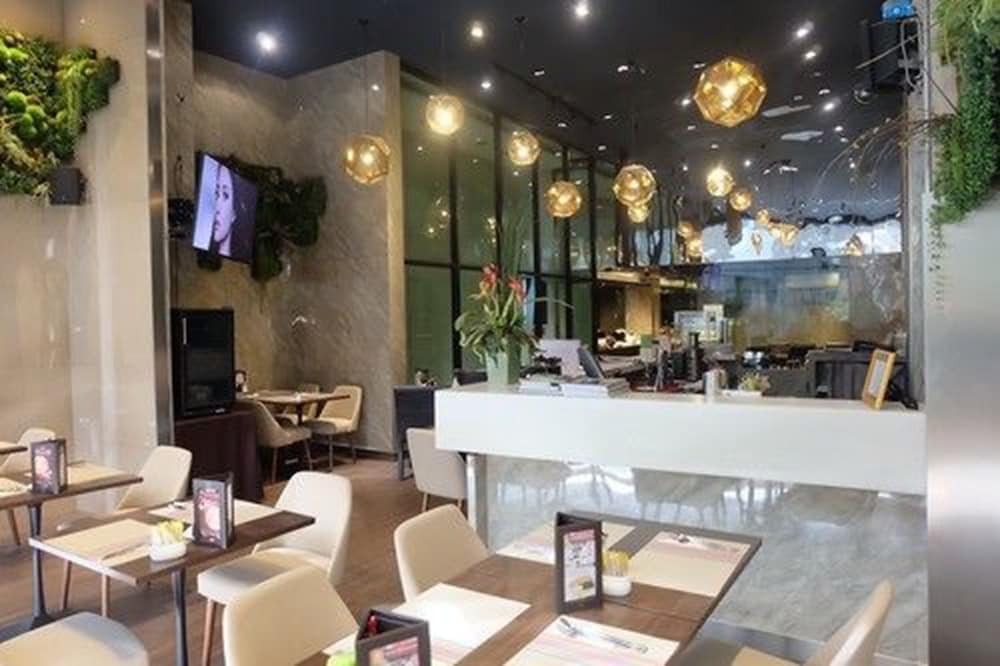 V Residence Serviced Apartment バンコク都 エクステリア 写真